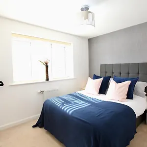 Apartment Large Stylish House